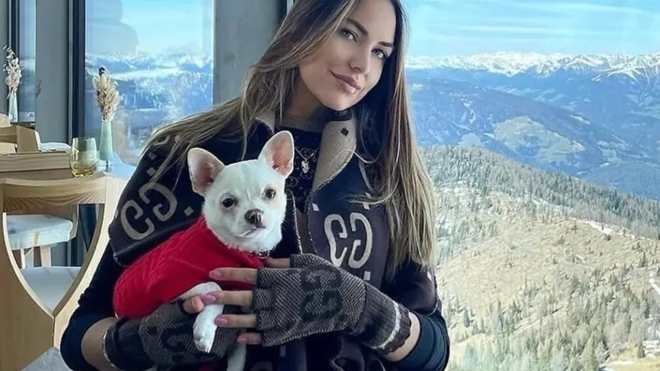 
                    Nem após a morte: modelo assassinada tem cabeça levada de túmulo
                