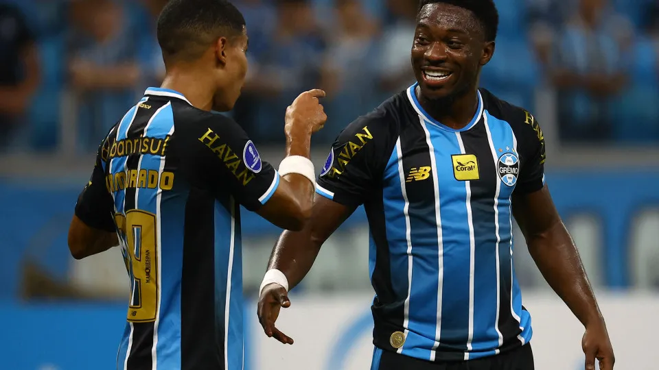 Grêmio sofre contra novato argentino, mas marca no fim e vence 1ª na Sul-Americana