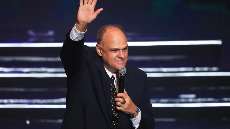 ‘Despedida foi realizada de forma discreta’, diz família de Oscar Schmidt