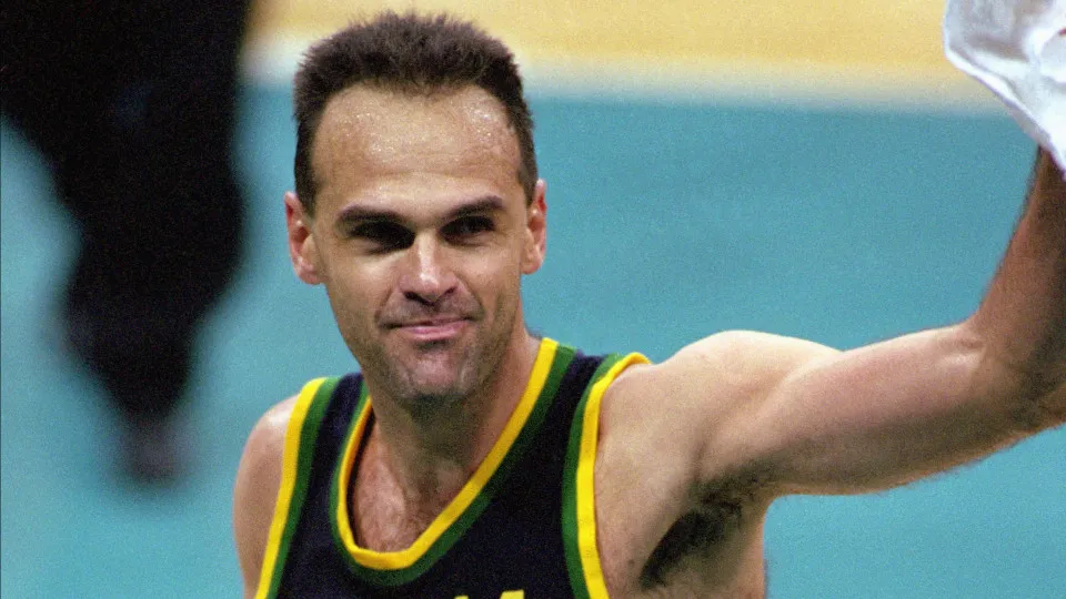 Oscar Schmidt é cremado com a camisa da seleção brasileira de basquete