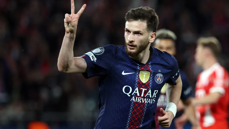 PSG supera Lens e assegura pentacampeonato francês com antecedência PSG supera Lens e assegura pentacampeonato francês com antecedência