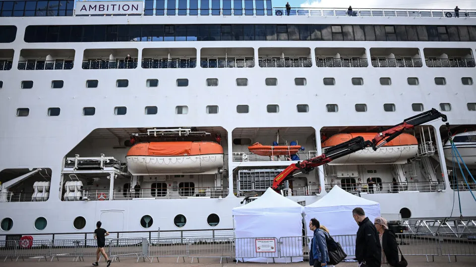 Norovírus? Um morto e 1.700 pessoas confinadas em navio em Bordeaux