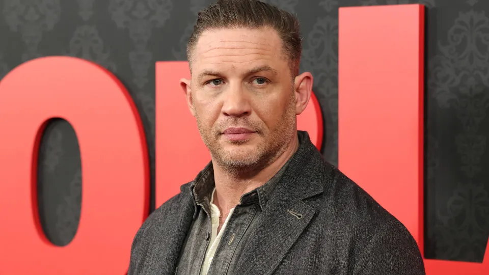 Tom Hardy não voltará em 3ª temporada de ‘Terra da Máfia’ por atrasos e conflitos, diz site