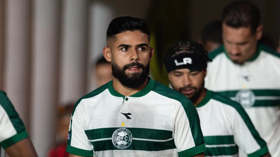 Coritiba e Bahia fazem duelo direto por vaga no G-6 do Brasileirão Coritiba e Bahia fazem duelo direto por vaga no G-6 do Brasileirão
