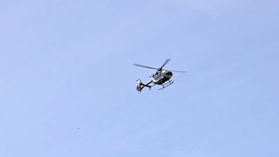 Queda de helicóptero da polícia francesa deixa um morto e dois feridos Queda de helicóptero da polícia francesa deixa um morto e dois feridos