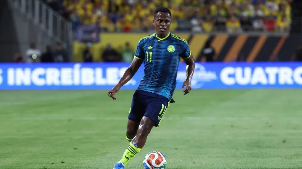 Após polêmica com presidente, Colômbia bate Jordânia com gols de Jhon Arias Após polêmica com presidente, Colômbia bate Jordânia com gols de Jhon Arias