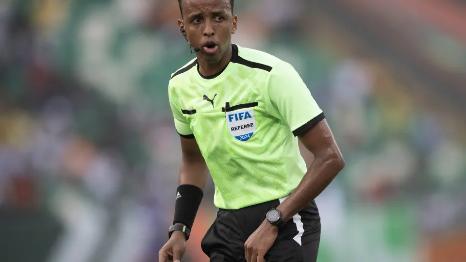 ‘Acho que eles têm um problema com o meu país’, diz árbitro somali barrado na Copa