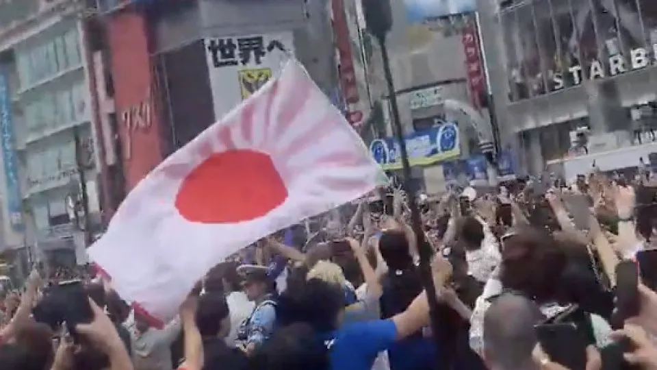 Invasão total do cruzamento mais famoso do mundo após a goleada do Japão Invasão total do cruzamento mais famoso do mundo após a goleada do Japão