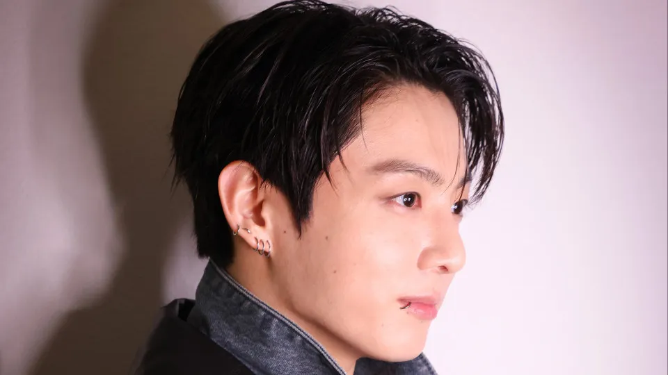 Brasileira é condenada e pode ser extraditada após perseguir Jungkook do BTS Brasileira é condenada e pode ser extraditada após perseguir Jungkook do BTS
