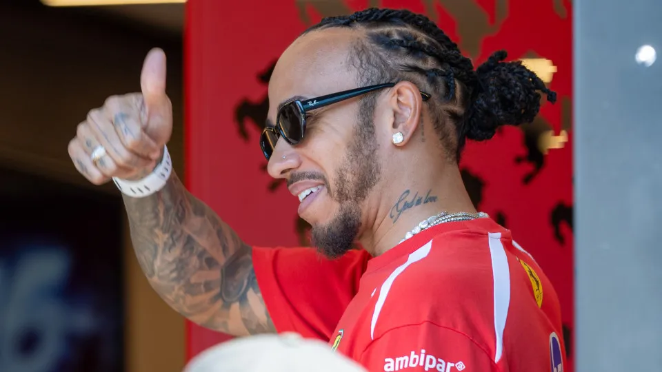 Lewis Hamilton reage a mensagem de Neymar: “É como um irmão”