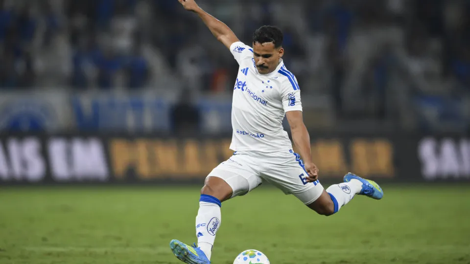 Cruzeiro acerta venda de Kaiki ao Como por até R$ 100 milhões