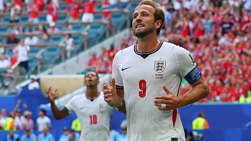 Inglaterra goleia a Croácia e faz 7 a 0 diante de crianças e idosos