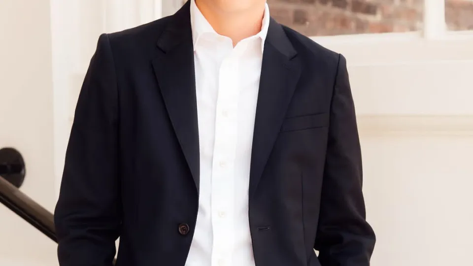 Príncipe George completa 13 anos e ganha novo retrato oficial