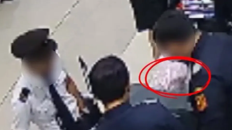 Vídeo mostra piloto flagrado com 70 mil comprimidos de ecstasy em Jacarta