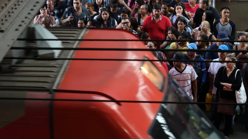 Greve da CPTM continua nesta quarta; rodízio segue suspenso em SP
