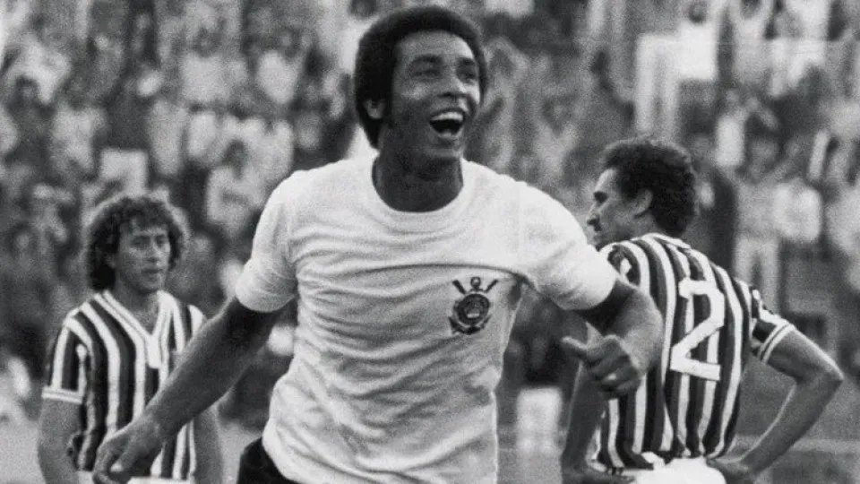 Morre Geraldão, artilheiro do Corinthians na conquista do Paulista de 1977