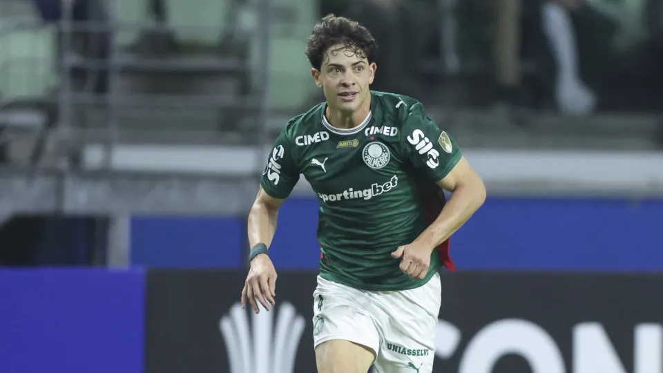 R$508M: Titular do Palmeiras recebe oferta para deixar o clube