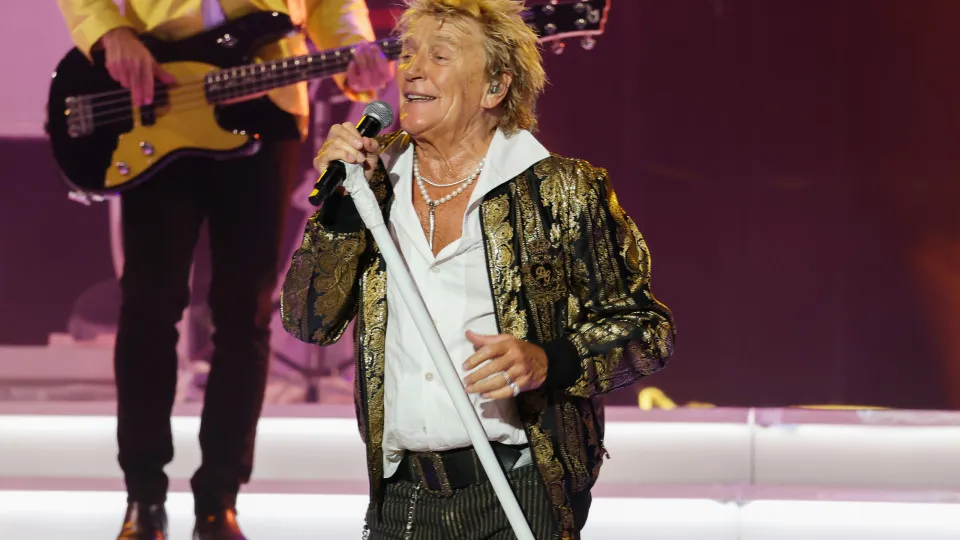 Rod Stewart cancela shows após passar por procedimento médico nos EUA