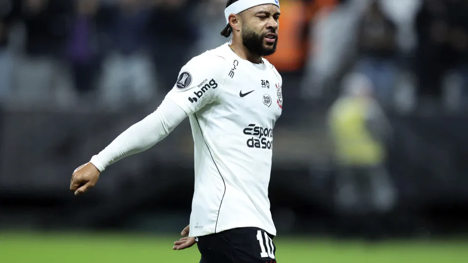 Memphis Depay ameaça acionar Fifa após Corinthians desistir de renovação