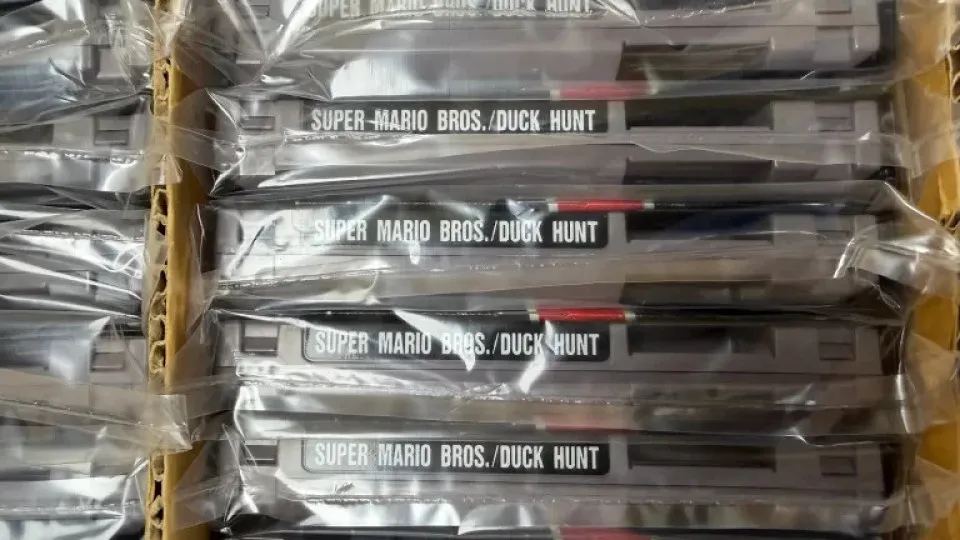 Caixa esquecida revela 97 cartuchos raros de Super Mario e Duck Hunt