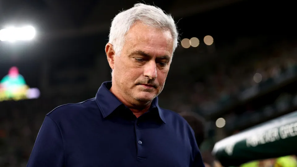 Jornalista espanhol detona Mourinho: "Treinador ultrapassado"
