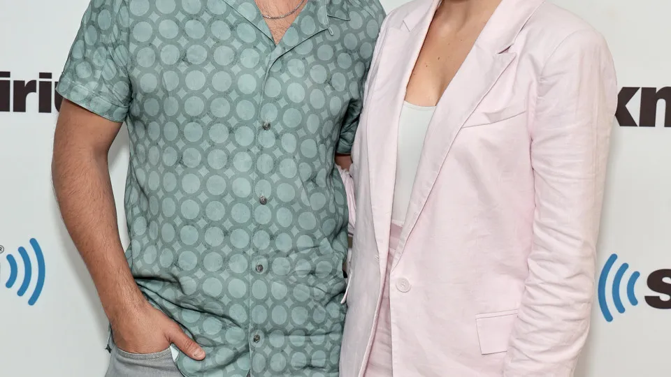 Taylor Lautner e mulher anunciam nascimento da primeira filha: 'Amando'