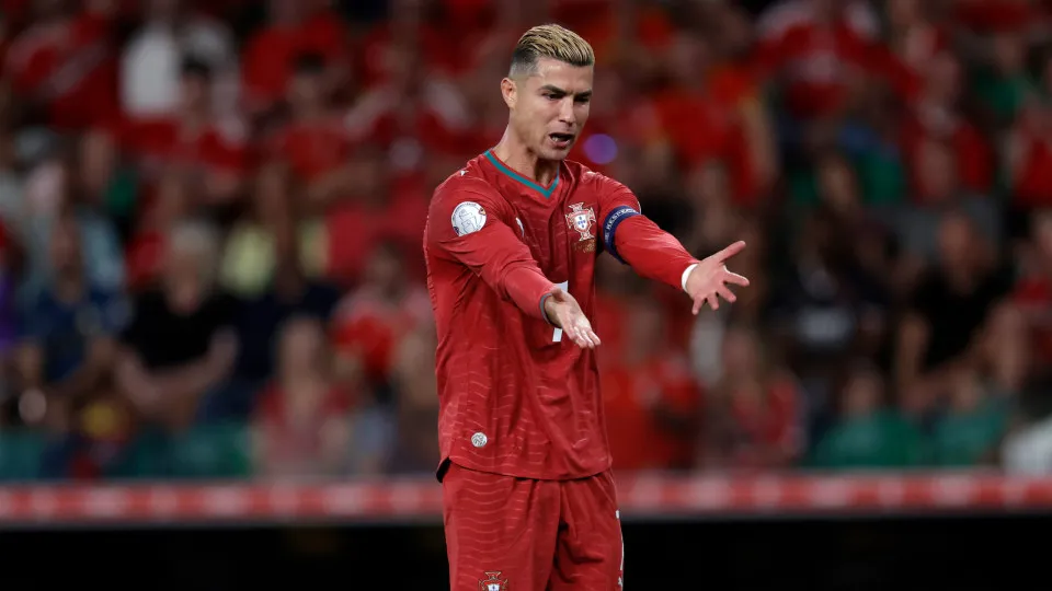 Portugal é detonado por dar espaço para CR7: 