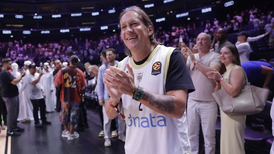 Ex-Real Madrid é anunciado como técnico de time da série D
