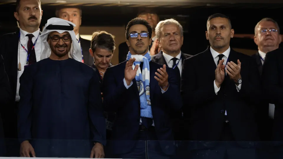 Gary Neville só vê "um castigo apropriado" para o Manchester City