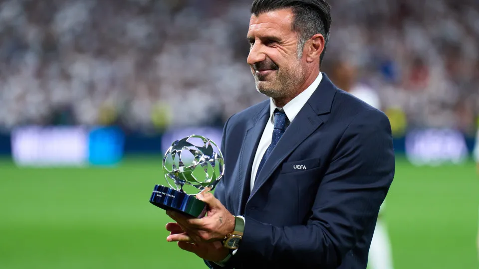 Luís Figo pode disputar presidência da FIFA contra Infantino em 2027