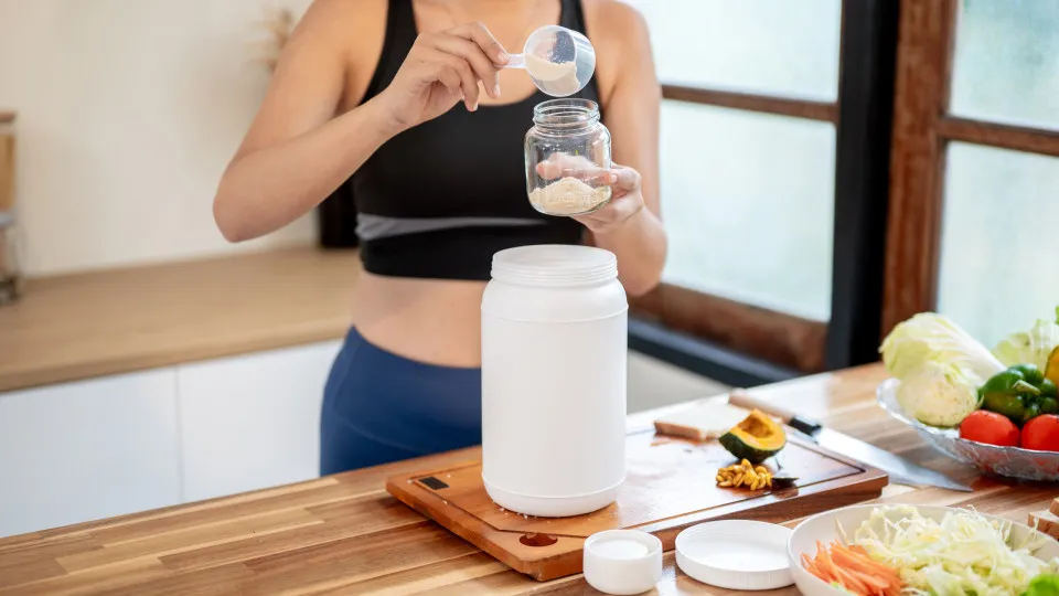 Tomar whey protein todos os dias faz mal? Especialistas explicam