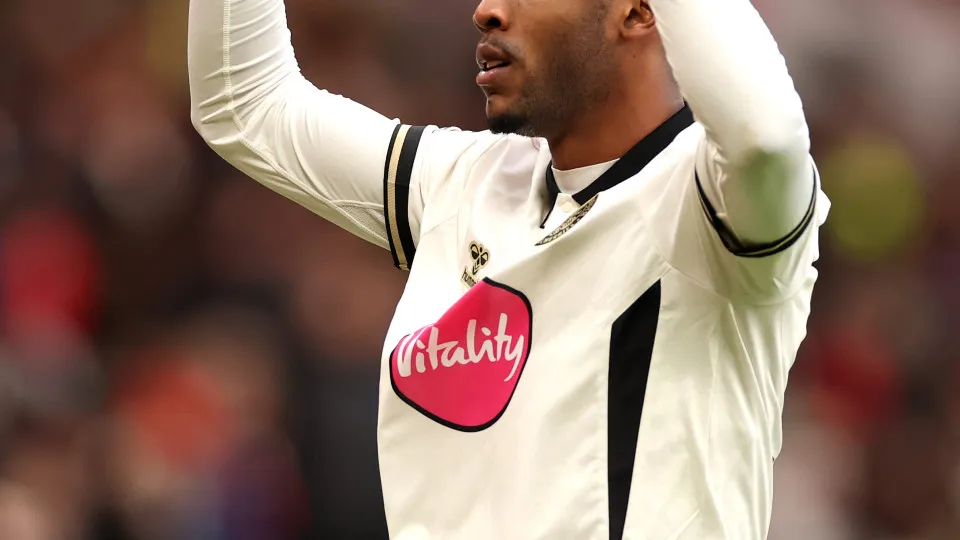 Rayan brilha e Bournemouth aprofunda crise no Manchester United
