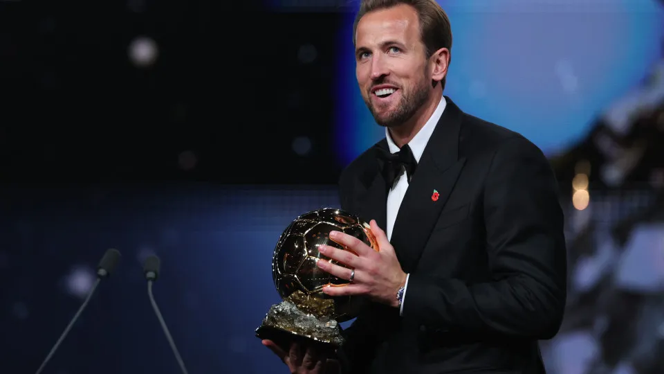 Inglês Harry Kane conquista a Bola de Ouro pela primeira vez