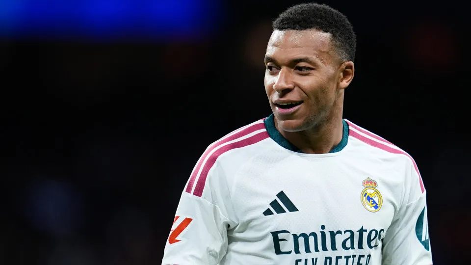 "Milhões na China odeiam Mbappé. Ele é um saco de pancada", diz Dugarry