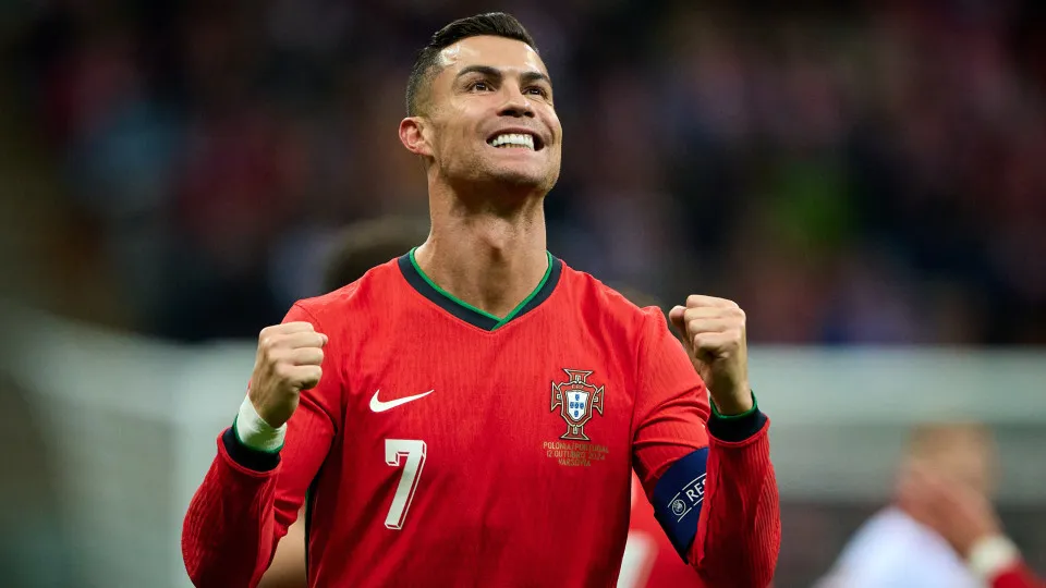 Cristiano Ronaldo é eleito o melhor Bola de Ouro da história; entenda