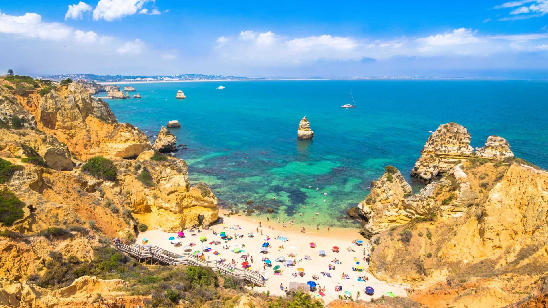 Um roteiro por 32 praias imperdíveis em Portugal!