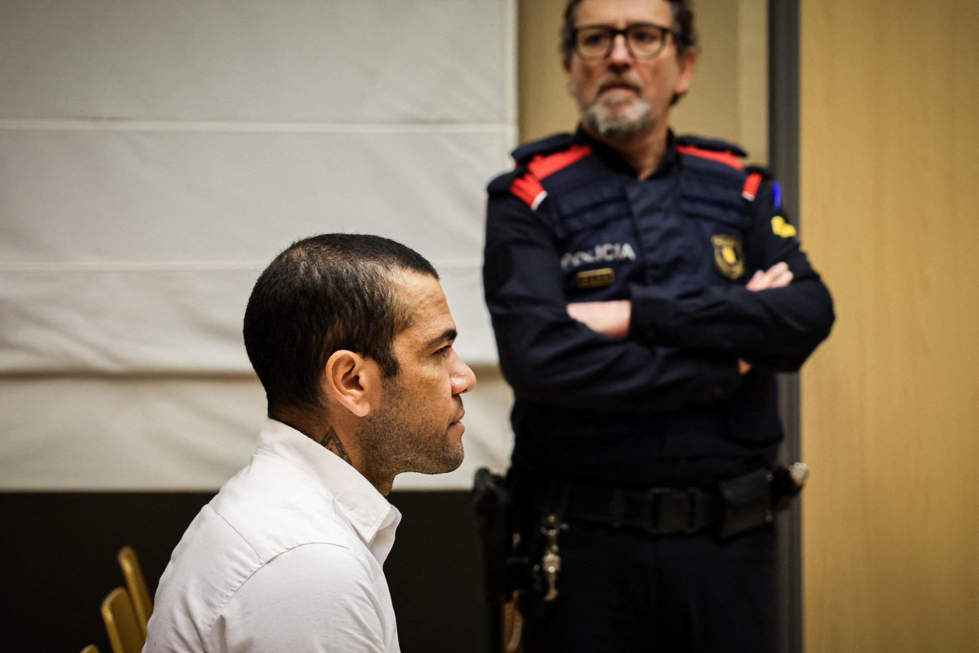 As primeiras imagens de Daniel Alves no tribunal, um ano após a detenção