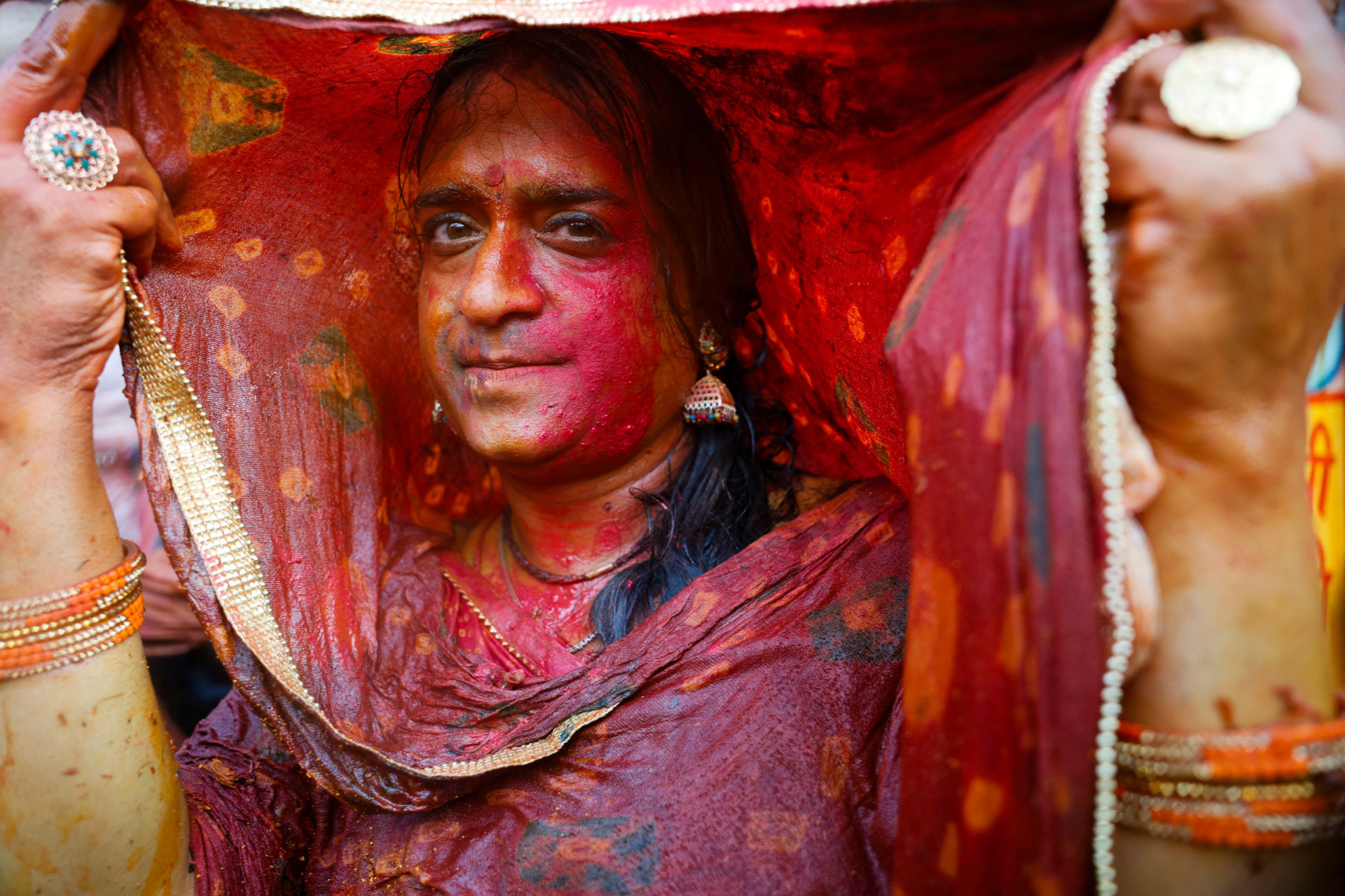 Festival Holi começa na Índia com explosão de cores e celebrações