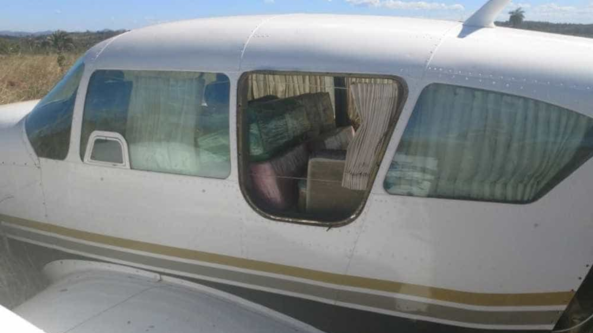 FAB intercepta avião com quase 500 quilos de cocaína