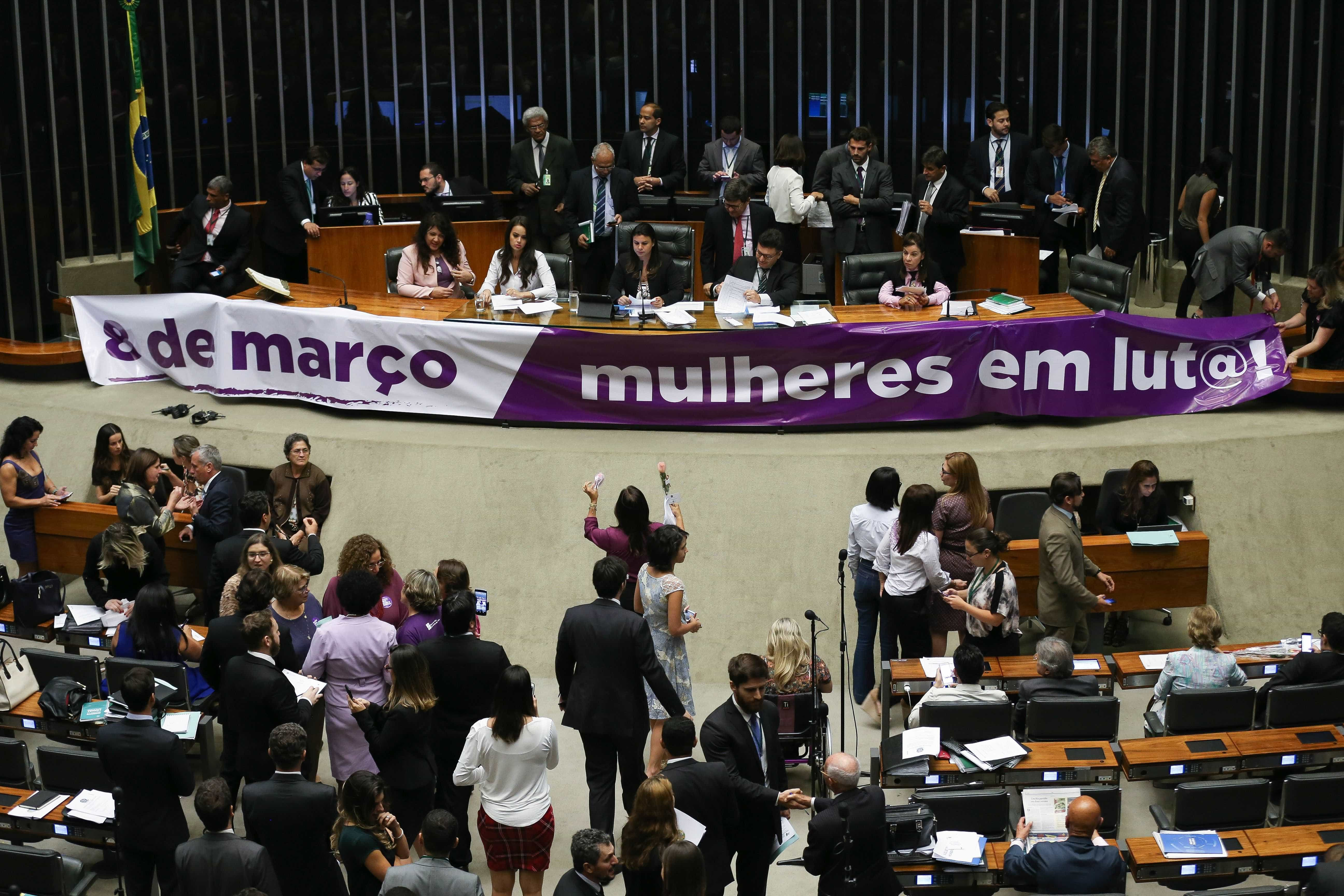 Minoria no Congresso, mulheres lutam por mais participa&ccedil;&atilde;o
