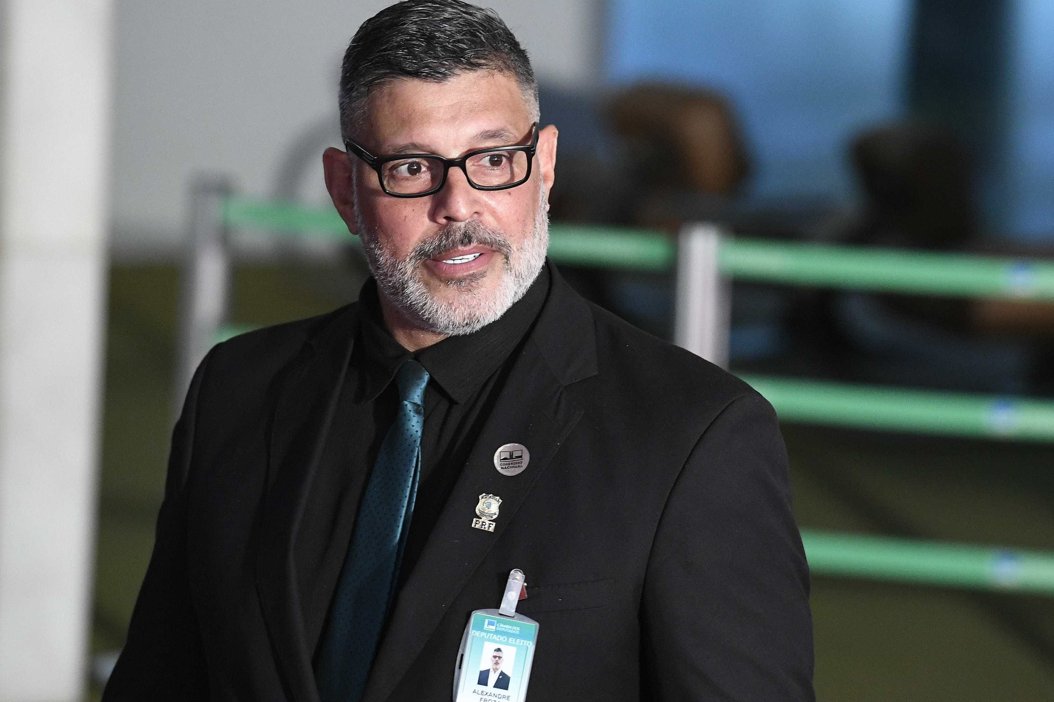Alexandre Frota protocola representação criminal contra José de Abreu