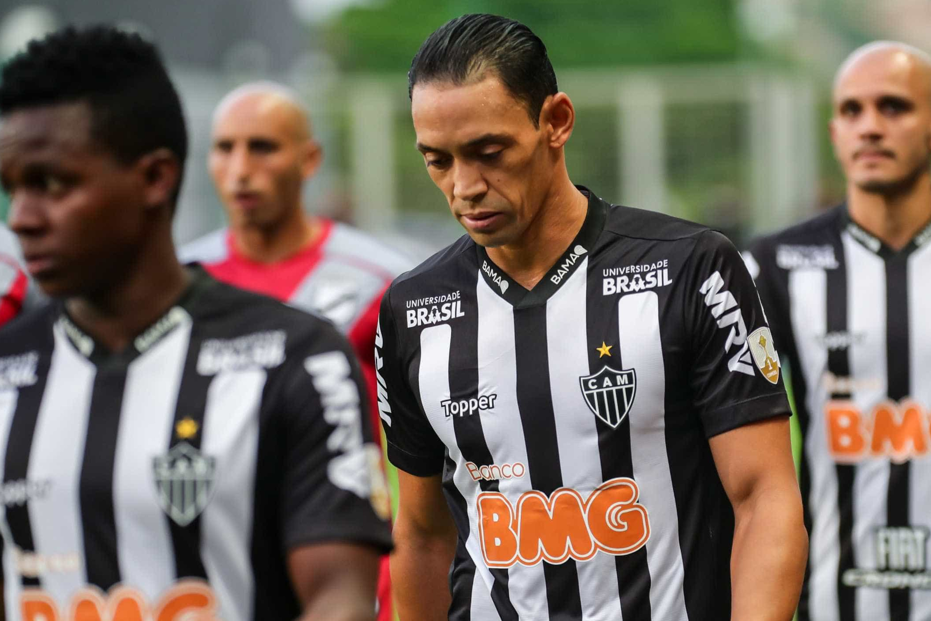 Com 2 de Ricardo Oliveira, Galo bate o Danubio e avança na Libertadores