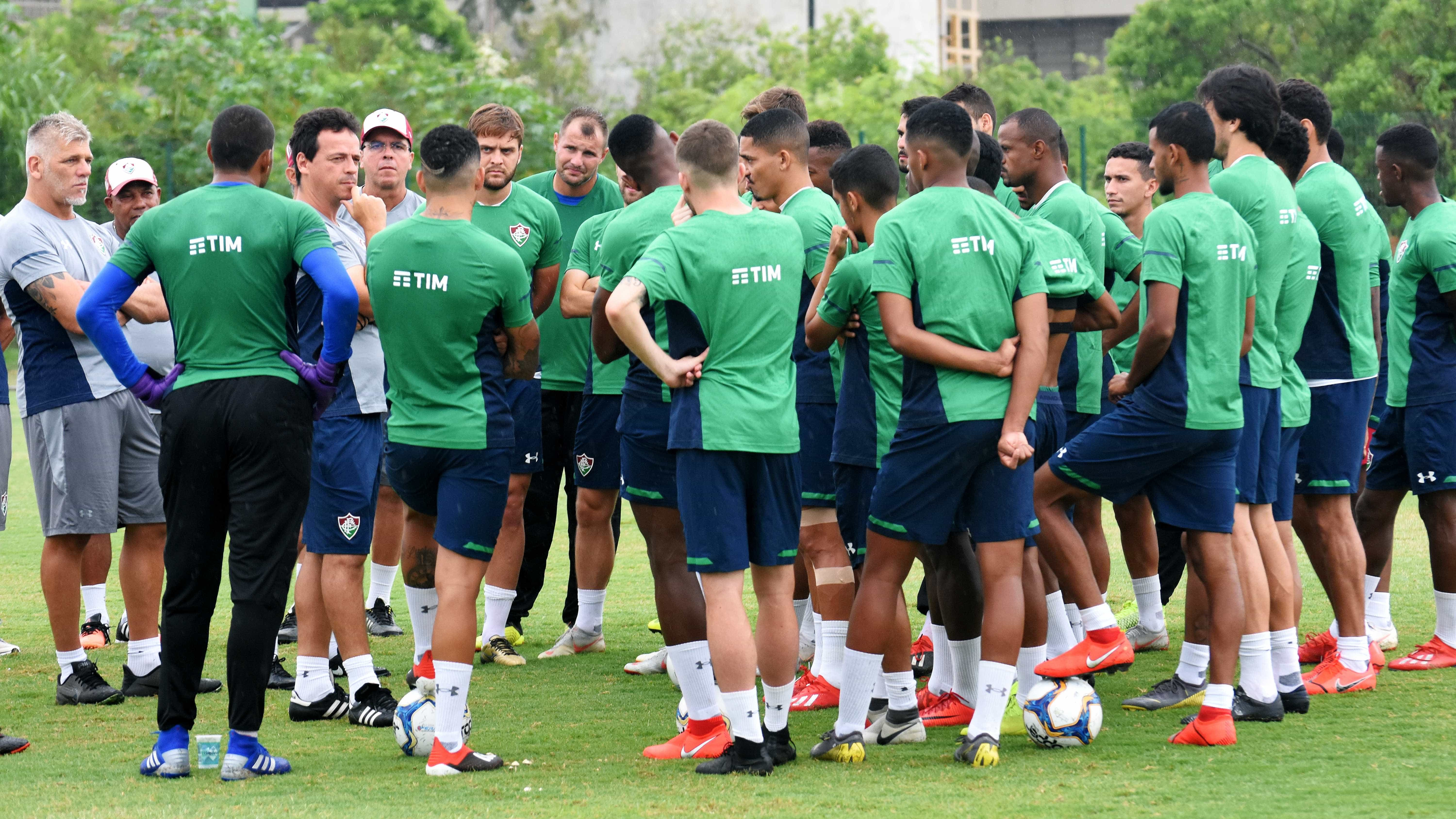 Com sal&aacute;rios atrasados, jogadores do Fluminense se recusam a treinar