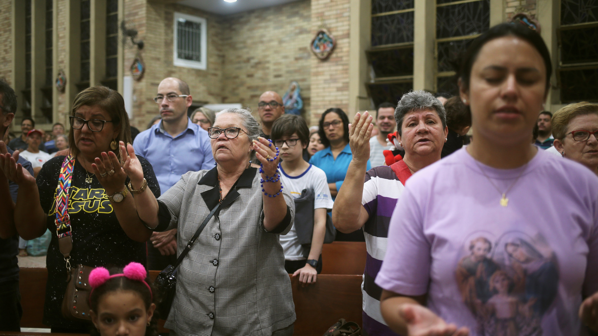 Igreja em Suzano celebra missa de sétimo de vítimas de ataque a escola